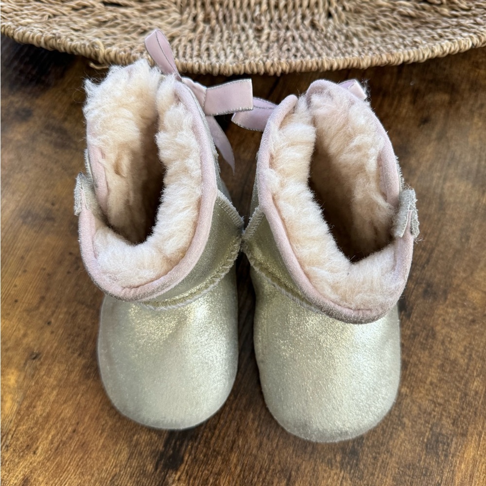 UGGs - Picture 4 of 7